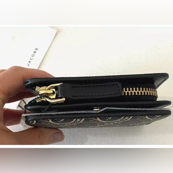 New Marc Jacobs Logo Compact Wallet Black Multi - Picture 4 of 5